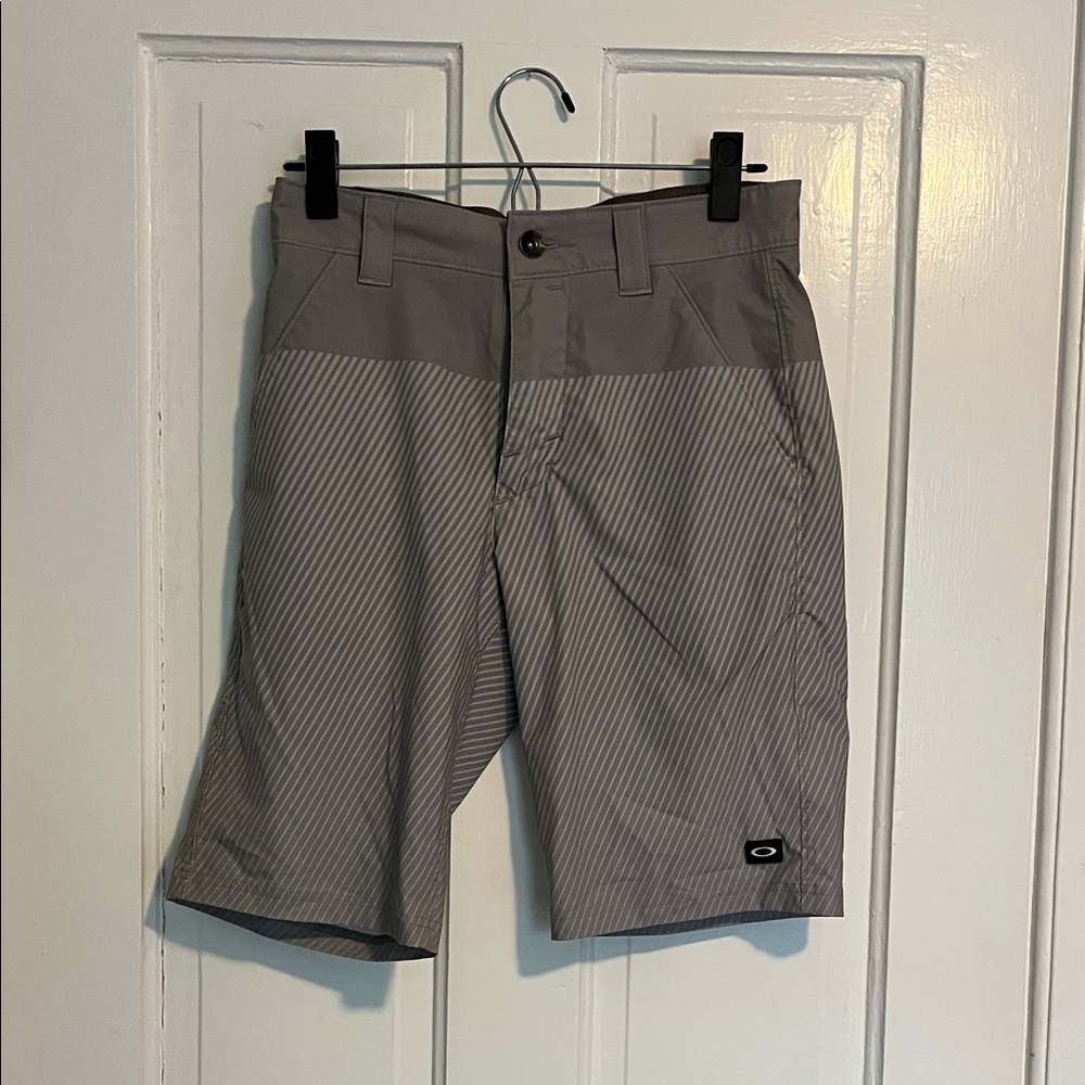 Oakley Men’s  or Youth Gray Striped Flat Front Performance Shorts- golf